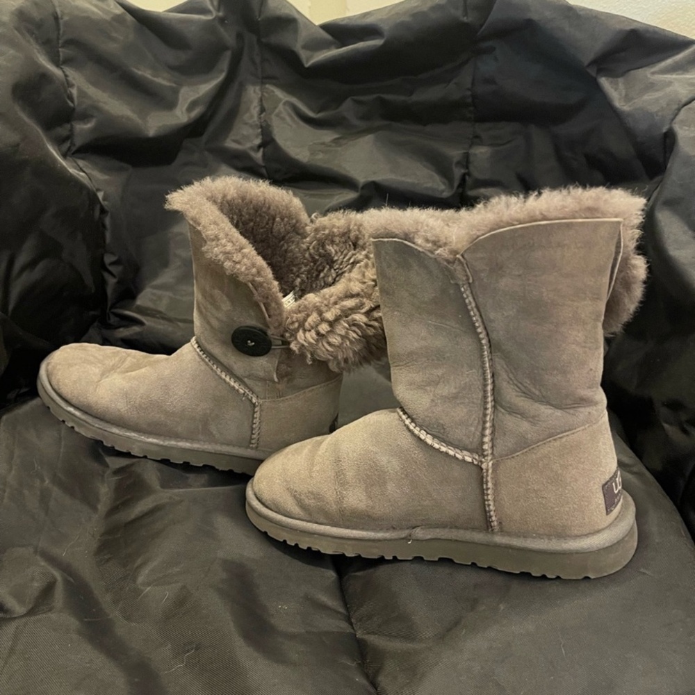 Gray UGG Bailey Button boots - size 6 - image 5